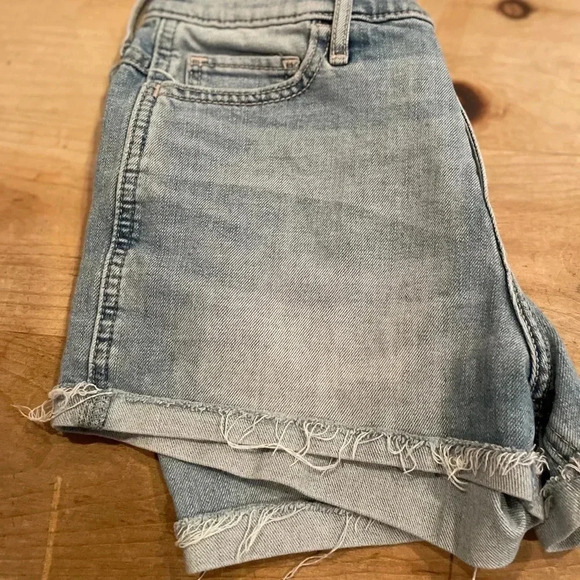 Hollister Size 3 W 26 High Rise Faded Short-Short tan embroidered back pockets - Picture 6 of 7